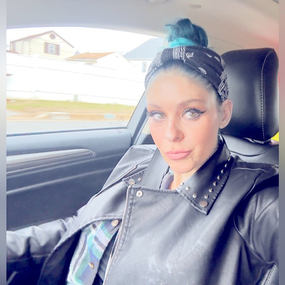 Meet your Posher, Lauren LaLa B. - Picture 4 of 17